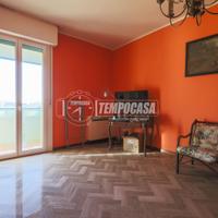 AMPIO QUADRILOCALE ULTIMO PIANO - PRONTO ALL'USO