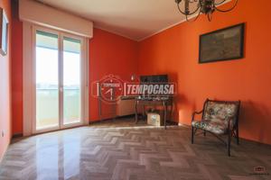 AMPIO QUADRILOCALE ULTIMO PIANO - PRONTO ALL'USO