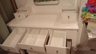 Specchiera con cassetti porta gioielli e sgabello