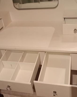 Specchiera con cassetti porta gioielli e sgabello