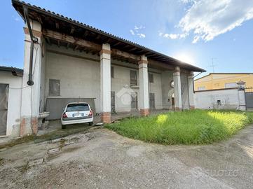 CASA DI CORTE A VEROLAVECCHIA