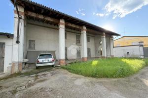 CASA DI CORTE A VEROLAVECCHIA