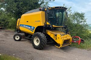 Mietitrebbia new holland tc 5.90