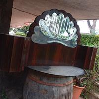 Specchio e macchina per cucire antiche