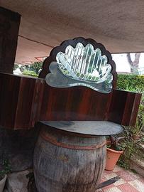 Specchio e macchina per cucire antiche