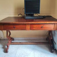 Scrivania antica discrete condizioni