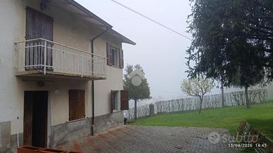 VILLA A SCHIERA A CARPINETI