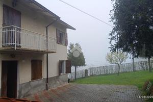 VILLA A SCHIERA A CARPINETI