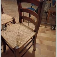 4 sedie una da rivedere un fermo in legno