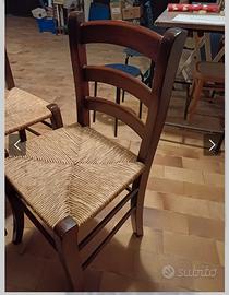 4 sedie una da rivedere un fermo in legno