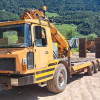 Autocarro pianale 4 assi con rampe