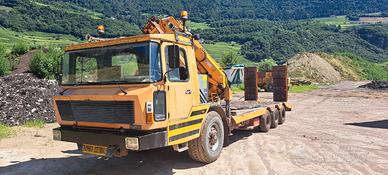 Autocarro pianale 4 assi con rampe