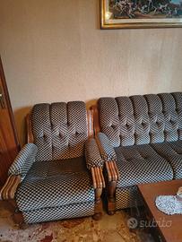 due poltrone e divano letto 