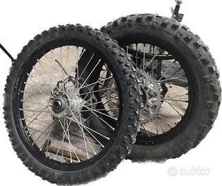 Vorrei cerchi Enduro 21/18 KTM 690 Husqv. 701