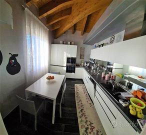 Appartamento di 105 m² con 4 locali e box auto a C