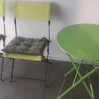 Tavolino e sedie da giardino