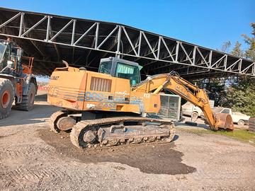 escavatore cingolato