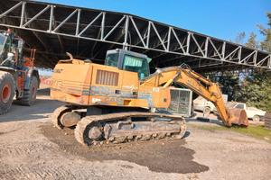 escavatore cingolato