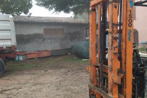 Muletto elevatore trattore