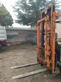 Muletto elevatore trattore
