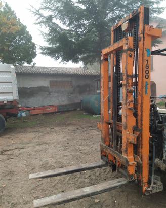 Muletto elevatore trattore