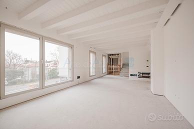 V.LE MONFENERA Pregiato nuovo attico duplex TC364