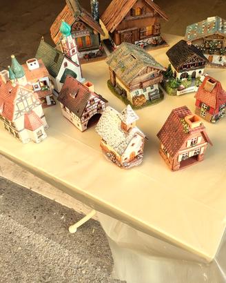 Collezione n. 12 casette tipiche di montagna.