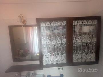 Pensile, specchio con applique e mensola in legno