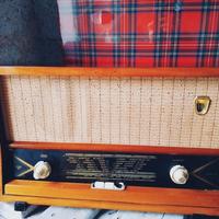 Radio vintage Ungherese anni '60