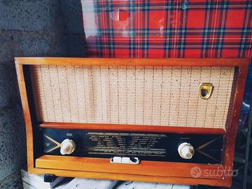 Radio vintage Ungherese anni '60