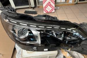Faro Peugeot 3008/5008 codice 89910239