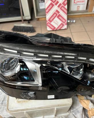 Faro Peugeot 3008/5008 codice 89910239
