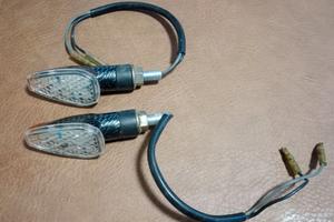 Frecce moto carbon look a led