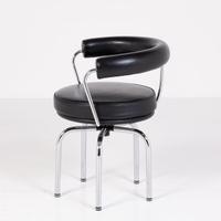 Poltrona Cassina LC7 design Perriand in pelle nera