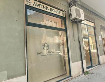 Locale commerciale ristrutturato - 2 vetrine