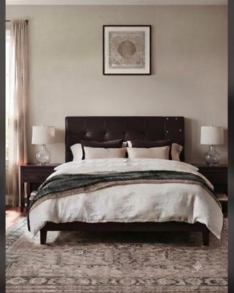 letto in pelle e comodini 