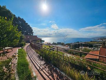 Sant'Agata, villa con splendido panorama