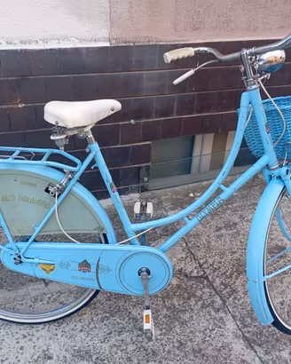 Bicicletta da donna con cestino ricondizionata