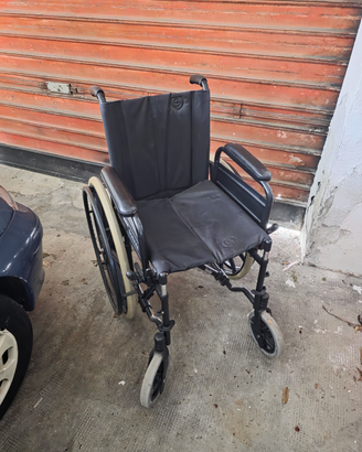 Carrozzina disabili con poggiapiedi Surace