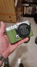 Olympus PEN EP-7 con accessori