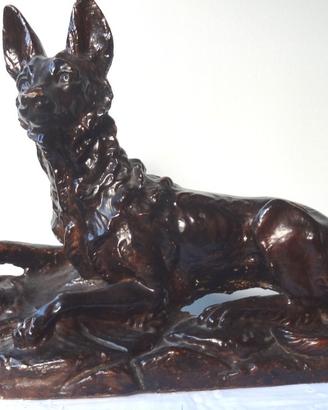 Scultura vintage di cane pastore tedesco