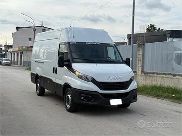 Daily 35s14 e6 furgone medio alto 2021 km 200mila