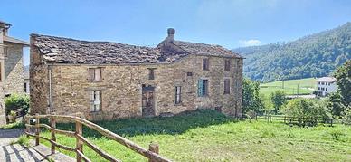 Rustico / Casale di 180 m² con 5 locali a Varsi