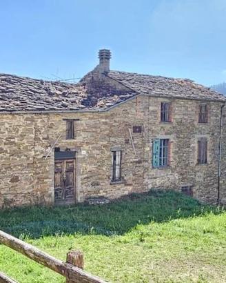 Rustico / Casale di 180 m² con 5 locali a Varsi