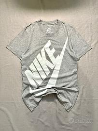 T-Shirt Nike Old style anni 2000