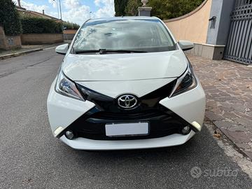 Aygo 1.0 XPLAY 5porte Automatica