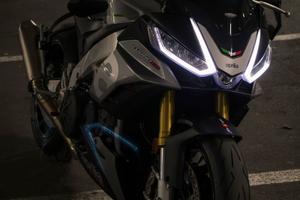 Aprilia tuono v4