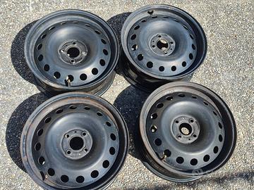 4 cerchi in ferro r16 usati renault capture