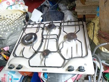 Piano cottura 4 fuochi 