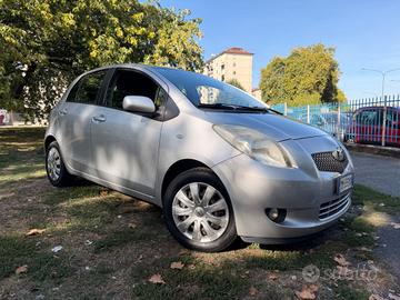 Toyota Yaris 1.3 Benz 5 porte Sol *OK NEO PATENTAT